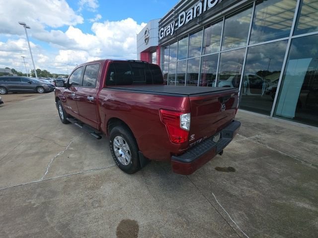 Used 2018 Nissan Titan SV w/ SV Convenience Package RWD image 9