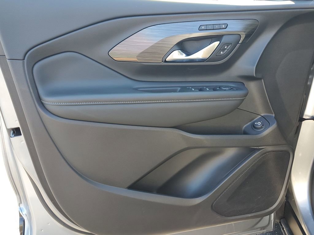 Used 2024 GMC Terrain SLT w/ LPO, Floor Liner Package AWD/4WD image 13