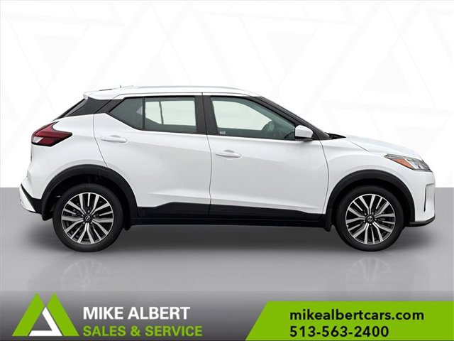 Used 2022 Nissan Kicks SV image 3