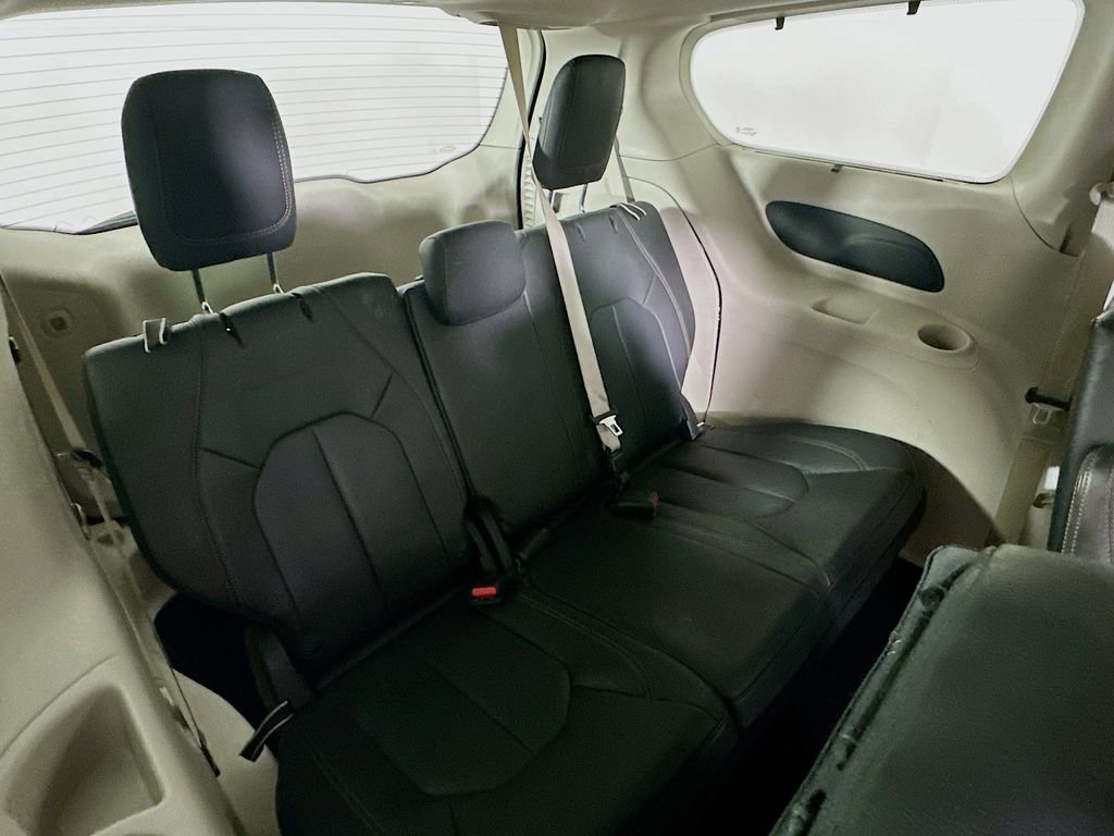 Certified 2019 Chrysler Pacifica Touring-L image 33