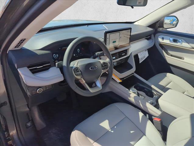 New 2025 Ford Explorer Active w/ Active Comfort Package image 3