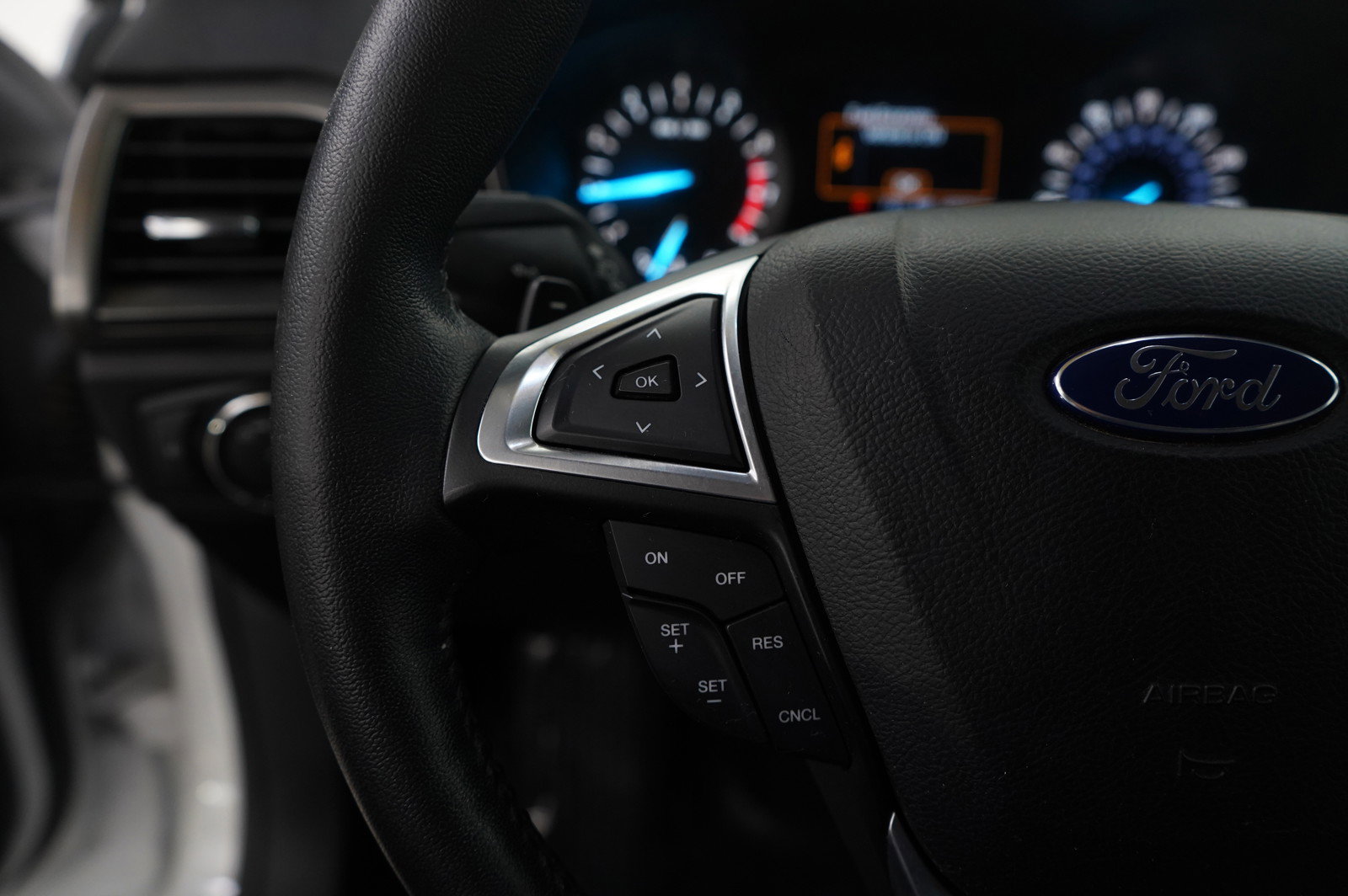 Used 2017 Ford Fusion SE w/ Equipment Group 201A image 16