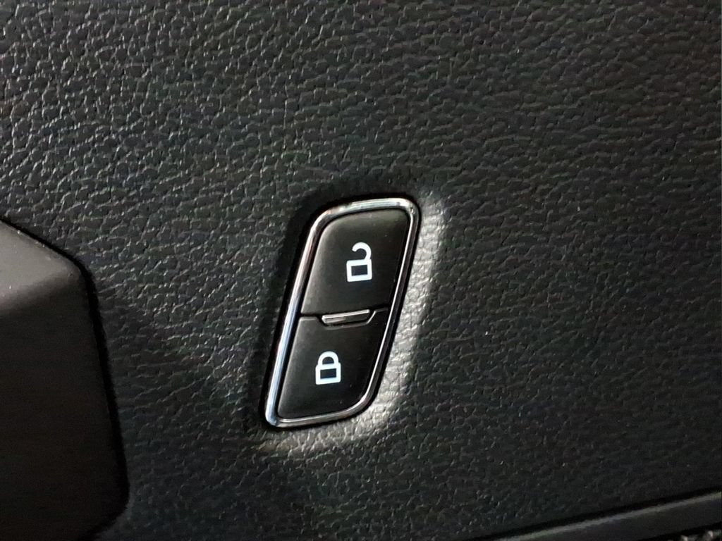Used 2019 Ford F150 XLT w/ Equipment Group 302A Luxury AWD/4WD image 18