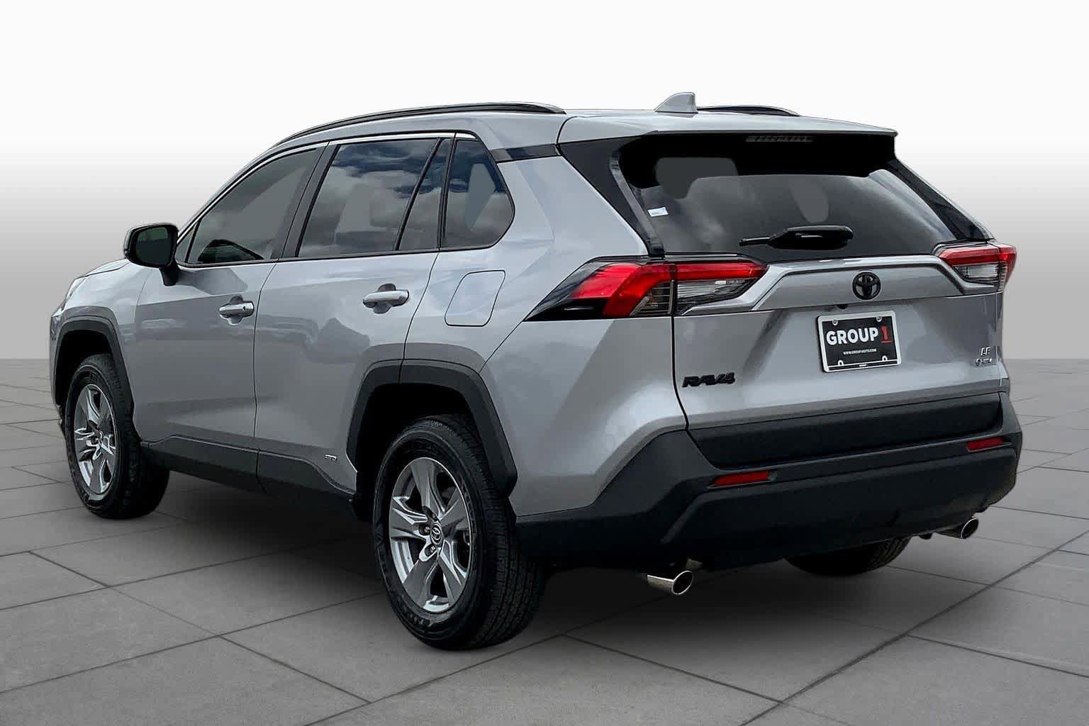 Used 2025 Toyota RAV4 LE AWD/4WD image 12