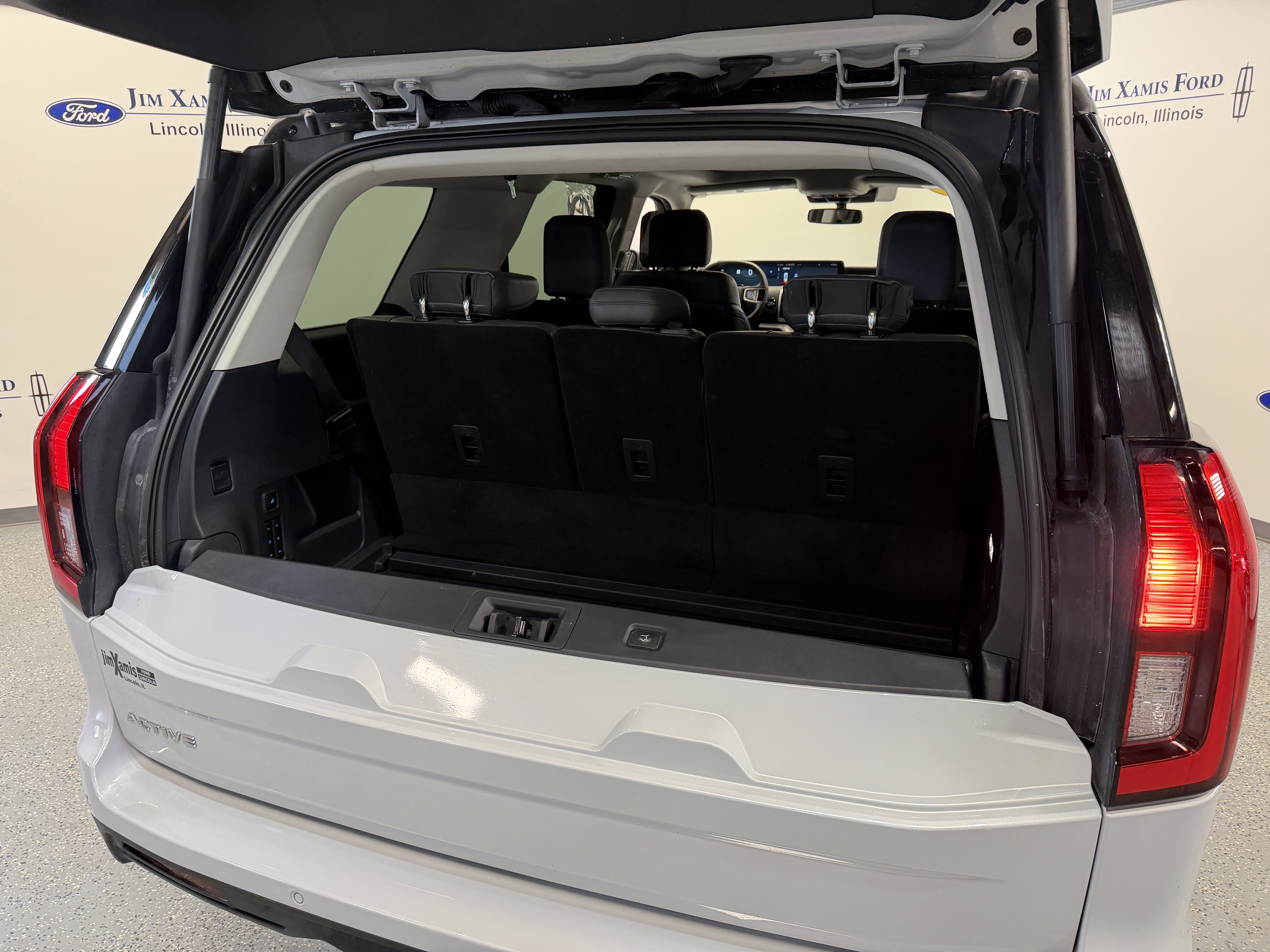 Used 2025 Ford Expedition Active AWD/4WD image 28