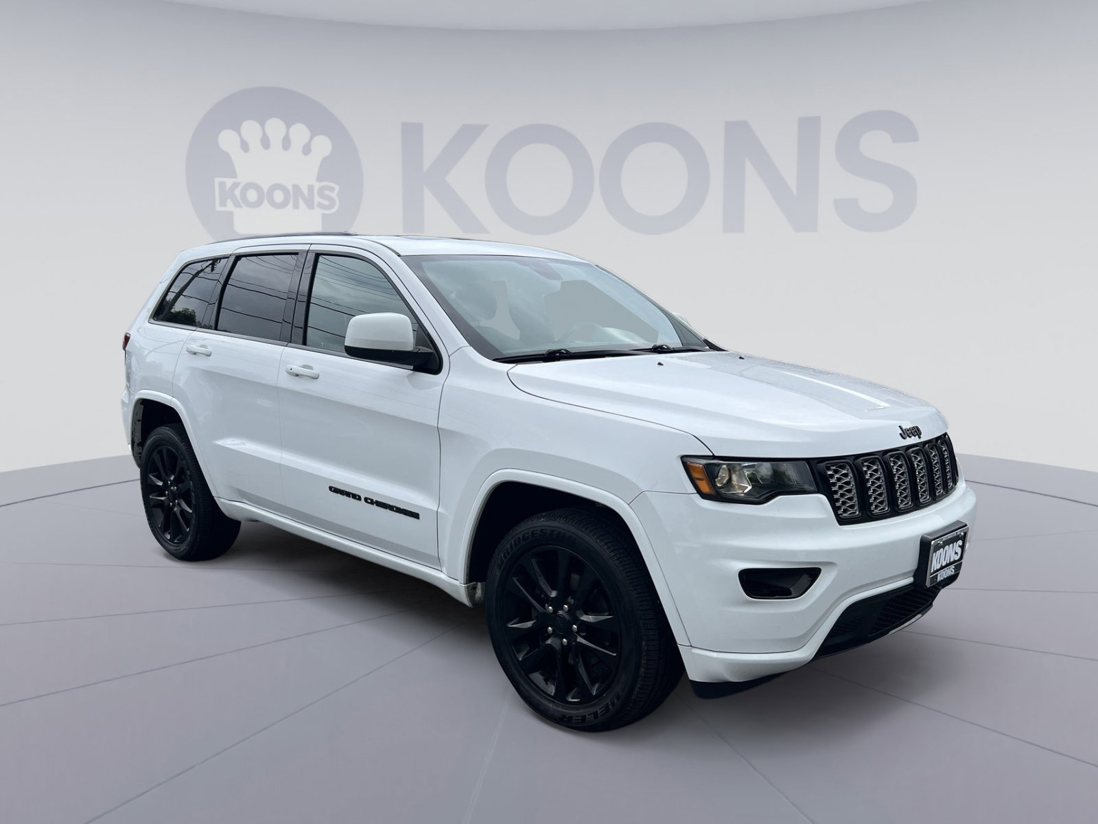 Used 2018 Jeep Grand Cherokee Altitude AWD/4WD image 10