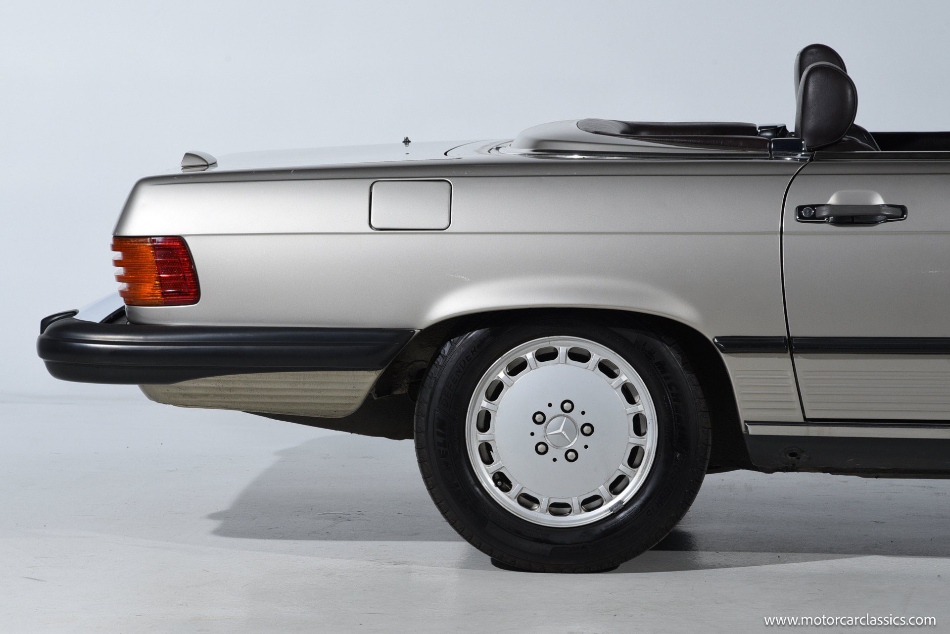 Used 1988 Mercedes-Benz 560 SL image 16