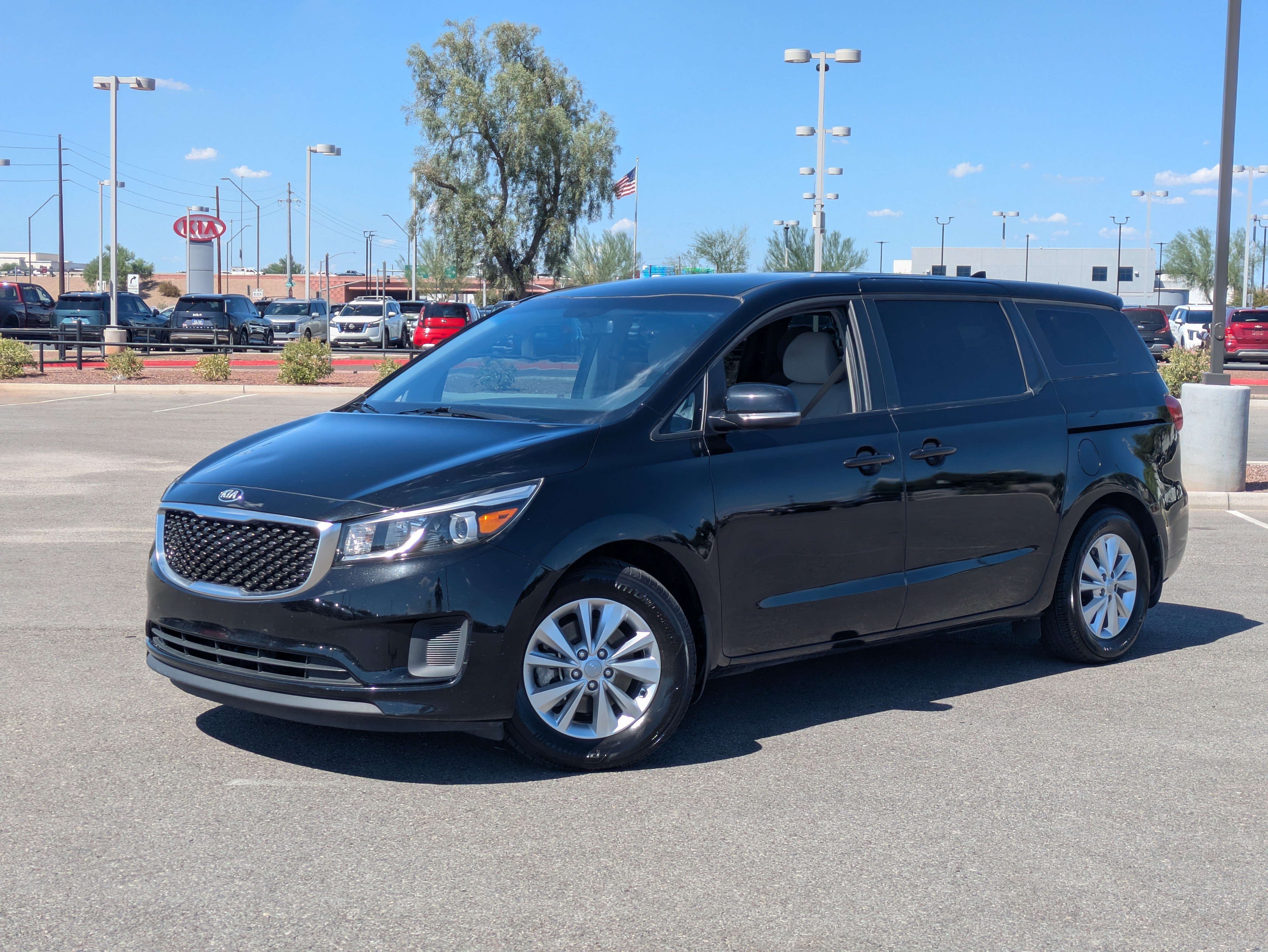 Used 2017 Kia Sedona L FWD image 33