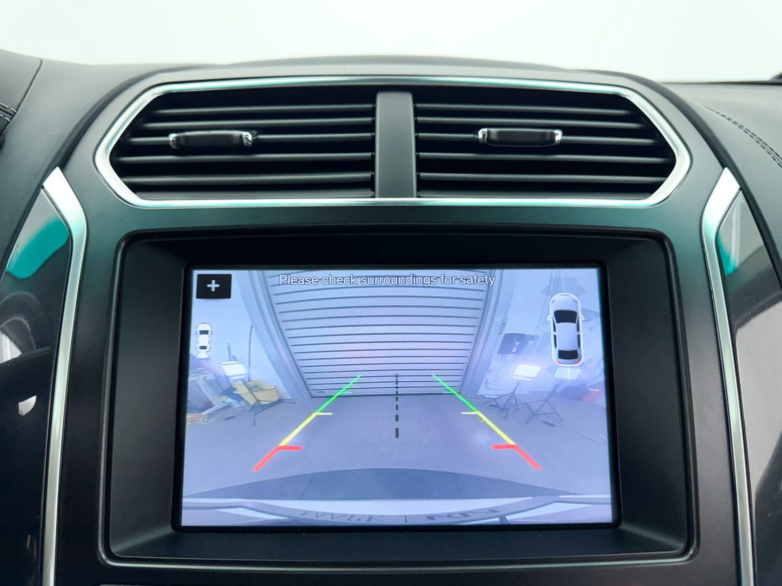 Used 2017 Ford Explorer Platinum image 10