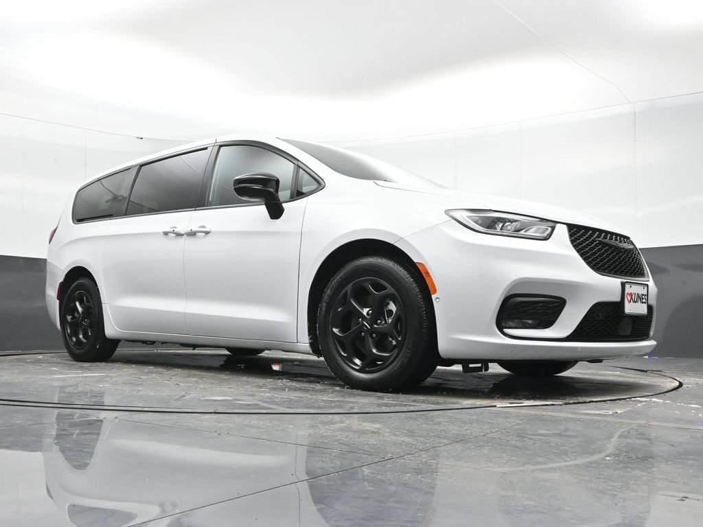 Used 2024 Chrysler Pacifica Limited FWD image 49