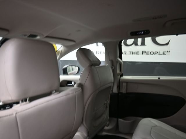 Used 2021 Chrysler Voyager Lxi image 25