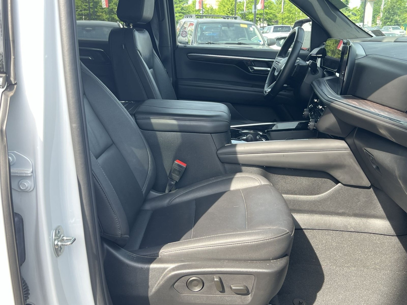 Used 2025 Chevrolet Tahoe Z71 AWD/4WD image 29