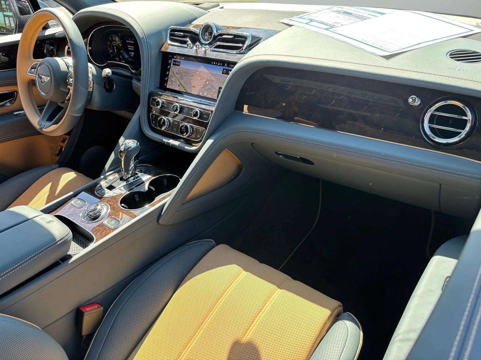 New 2025 Bentley Bentayga Extended Wheelbase video 2