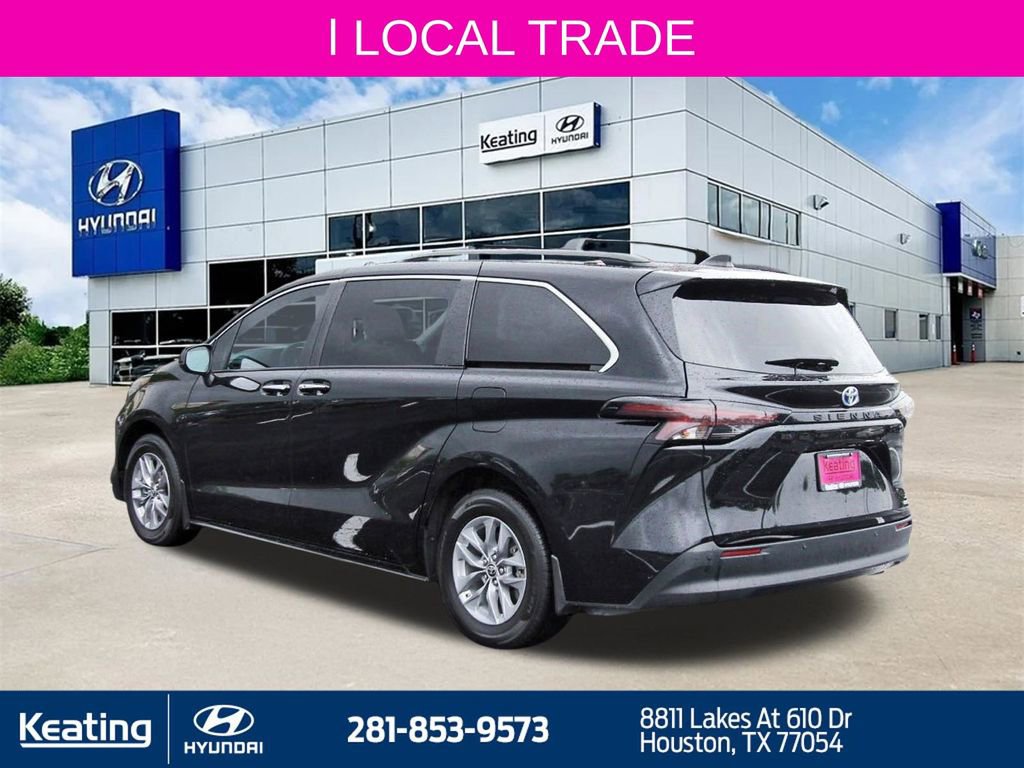 Used 2023 Toyota Sienna XLE image 7