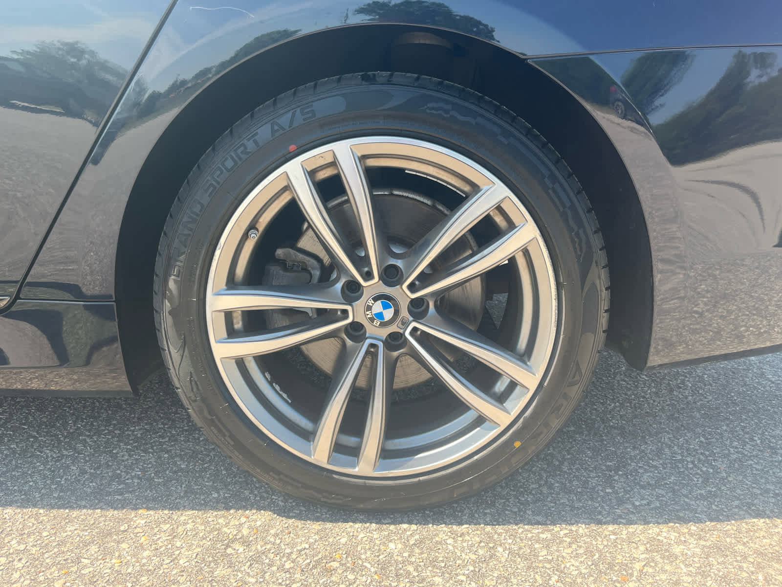 Used 2019 BMW 750i xDrive w/ M Sport Package AWD/4WD image 32