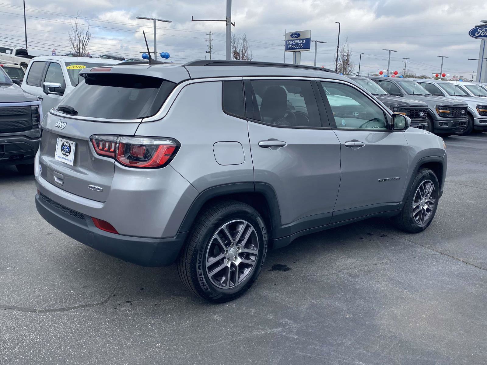 Used 2019 Jeep Compass Latitude image 6