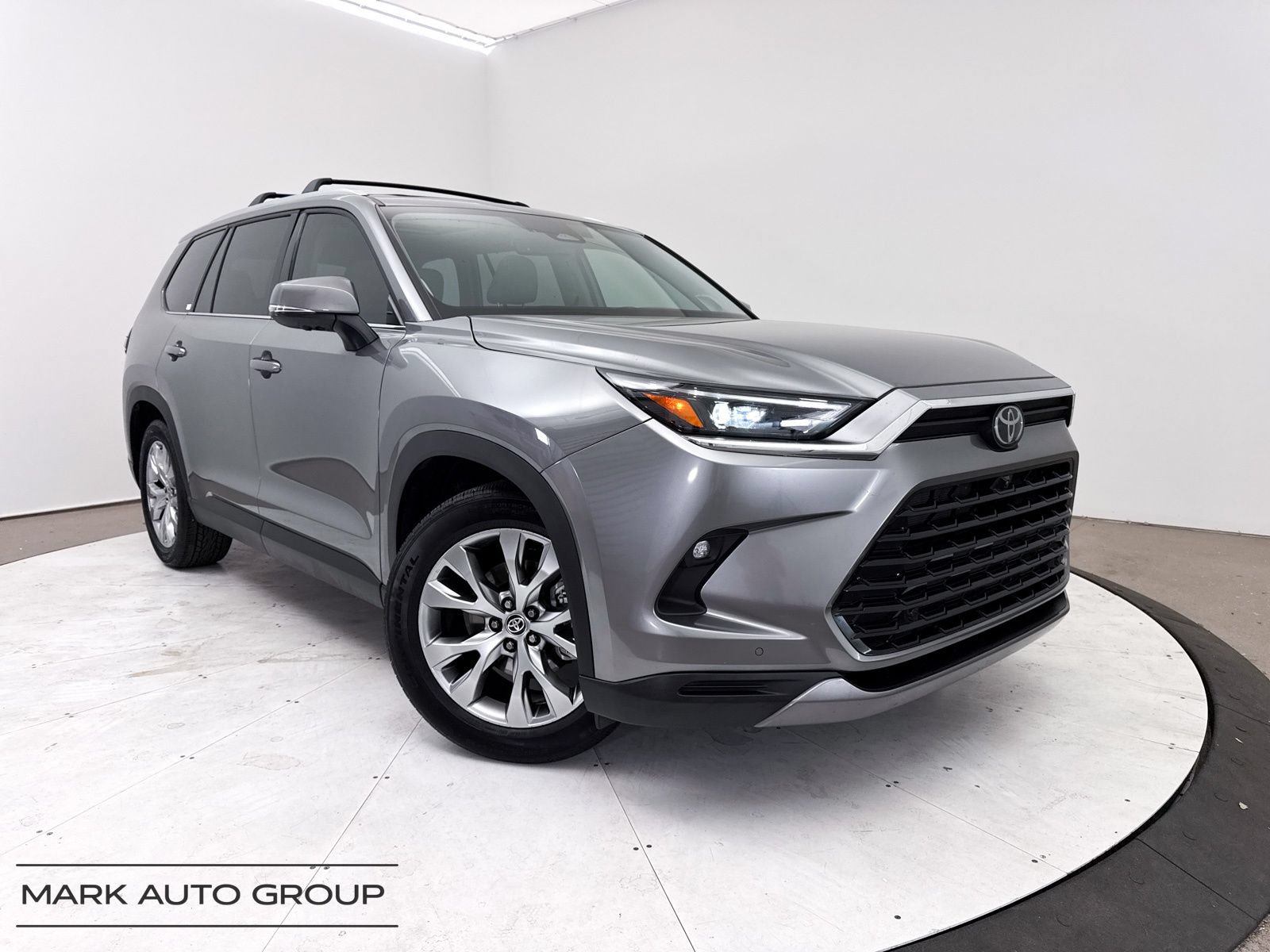 Used 2025 Toyota Grand Highlander FWD image 1