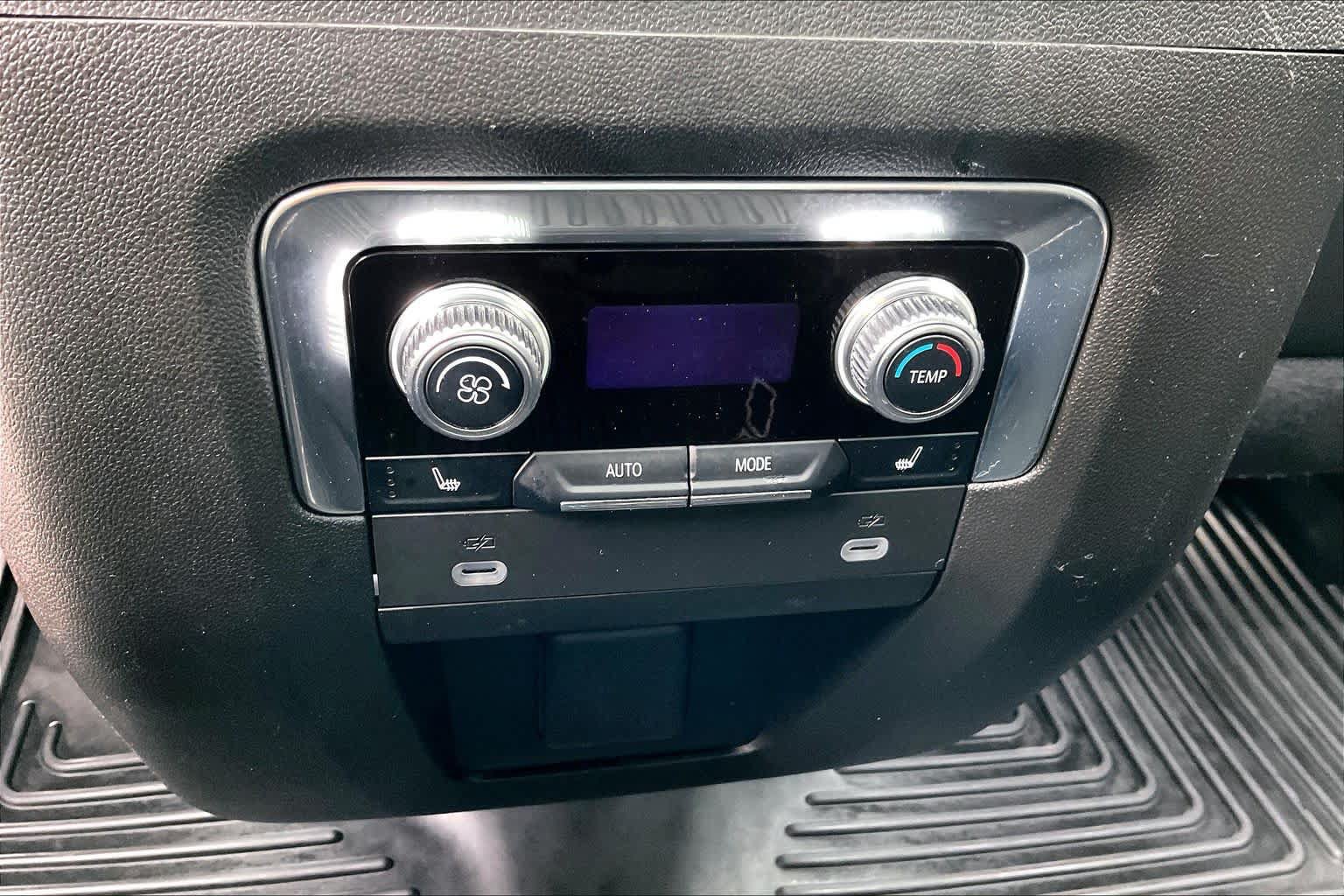 Certified 2024 GMC Yukon SLT w/ SLT Luxury Package RWD image 32