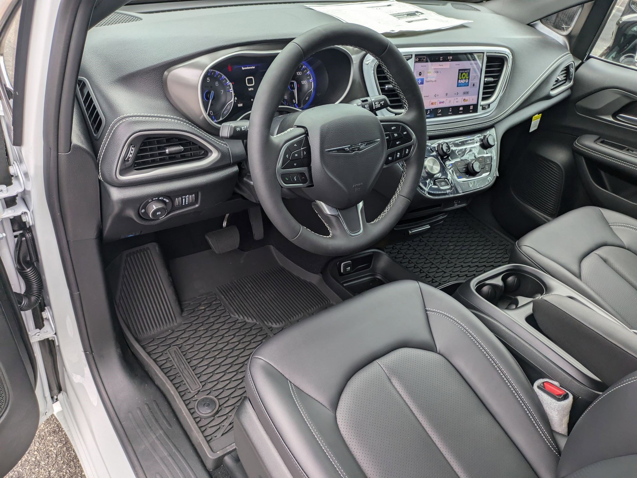 New 2026 Chrysler Pacifica Select image 9