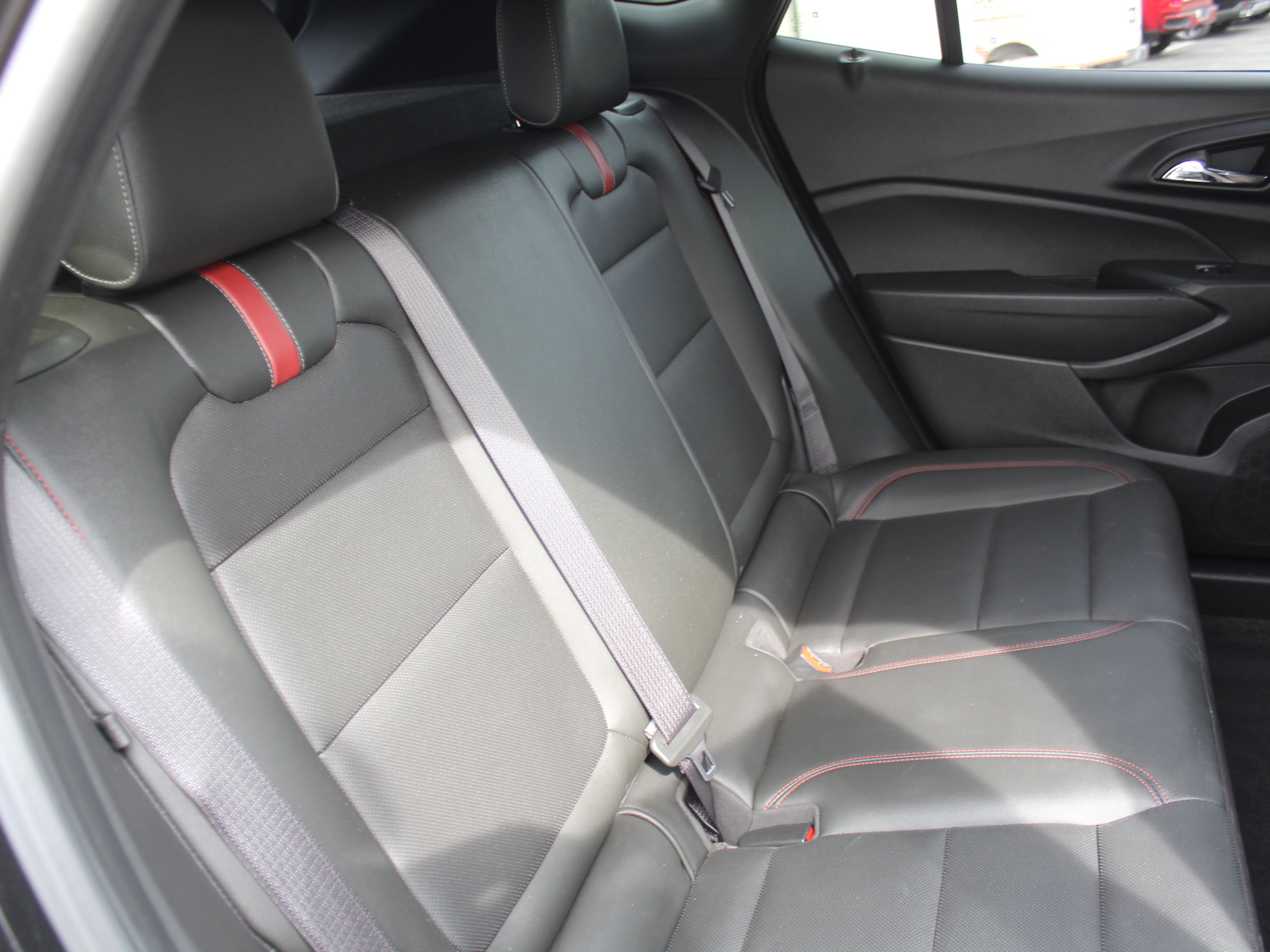 Used 2025 Chevrolet Trax RS FWD image 25