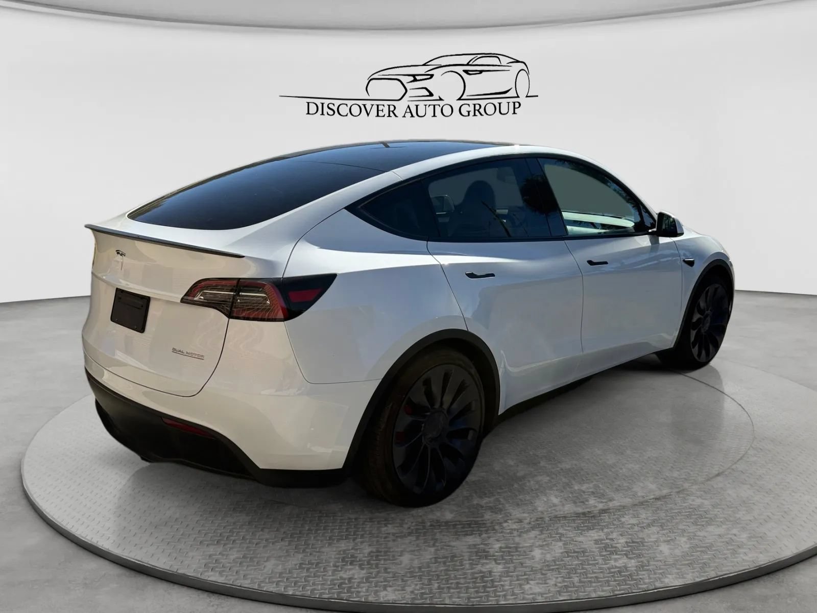 Used 2024 Tesla Model Y Performance AWD/4WD image 4