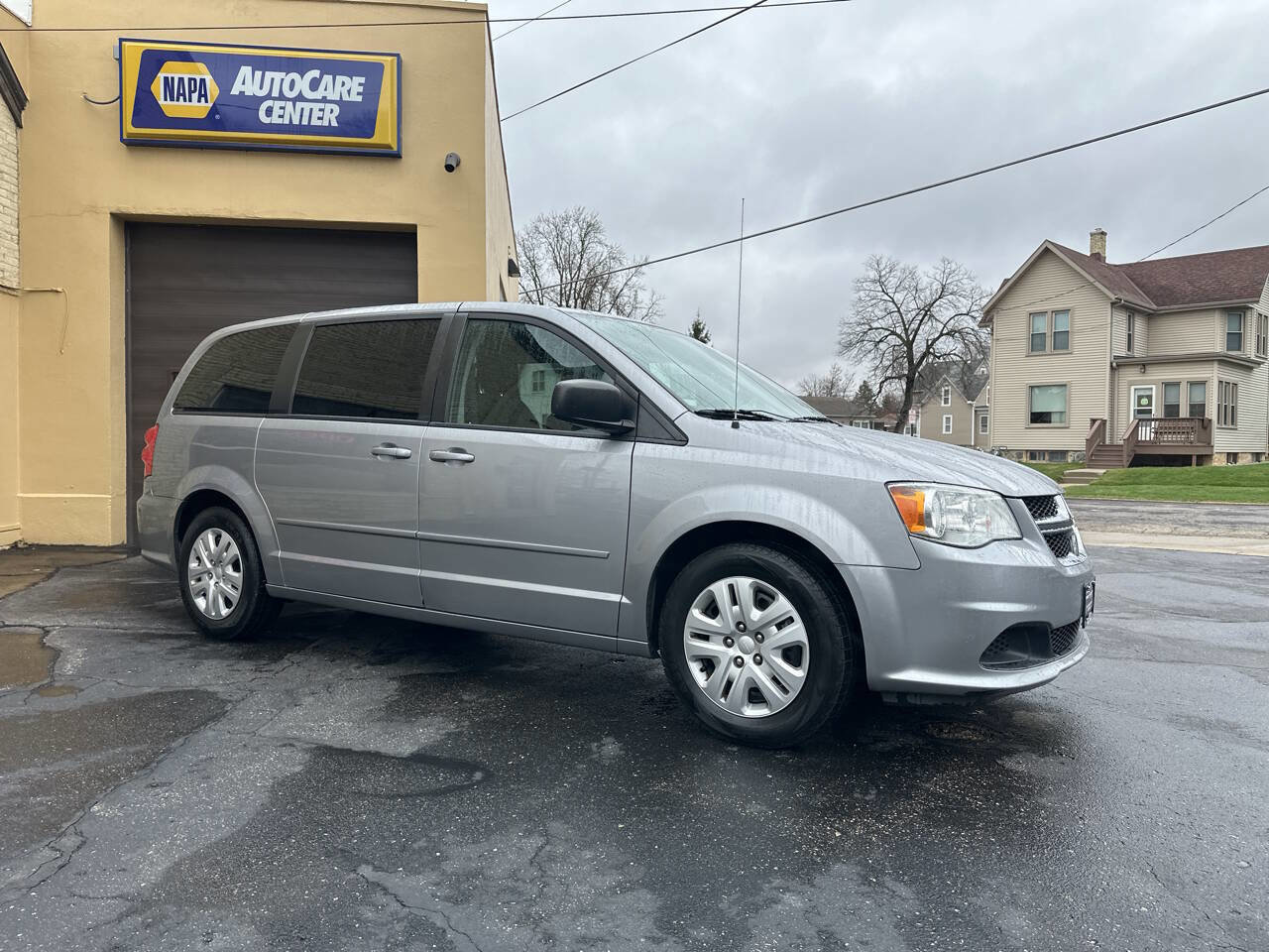 Used 2017 Dodge Grand Caravan SE w/ Power Window Group image 5