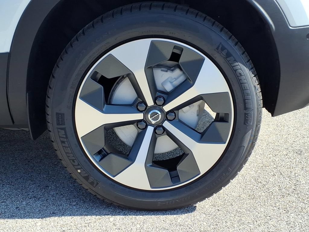 New 2026 Volvo XC40 B5 Plus w/ Climate Package AWD/4WD image 6