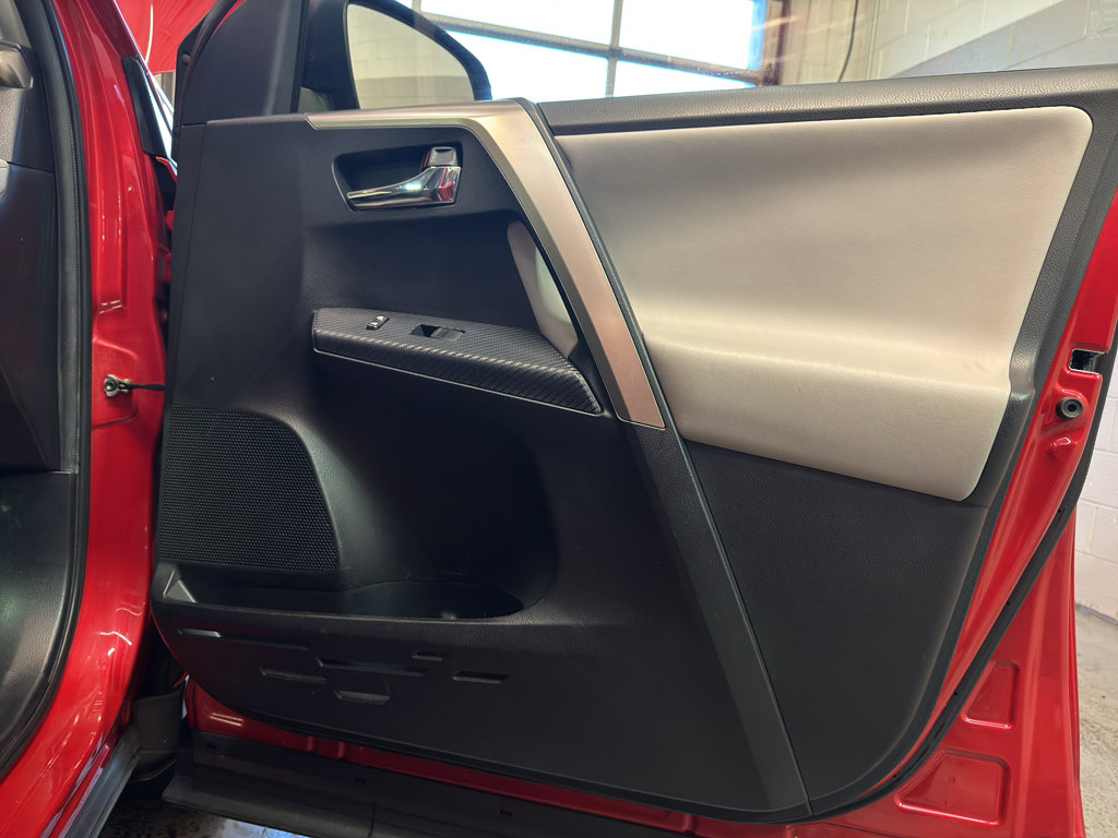 Used 2015 Toyota RAV4 Limited image 21