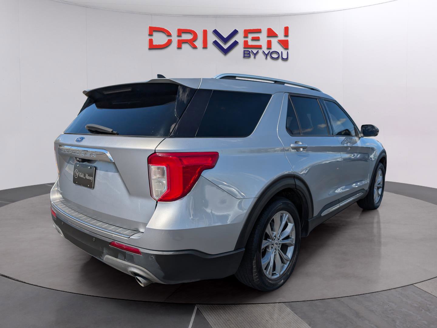 Used 2021 Ford Explorer Limited w/ Equipment Group 301A image 5