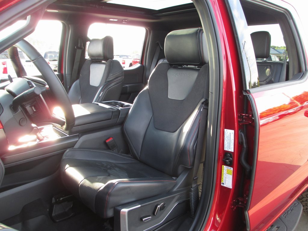 Used 2025 Ford F150 Raptor image 19