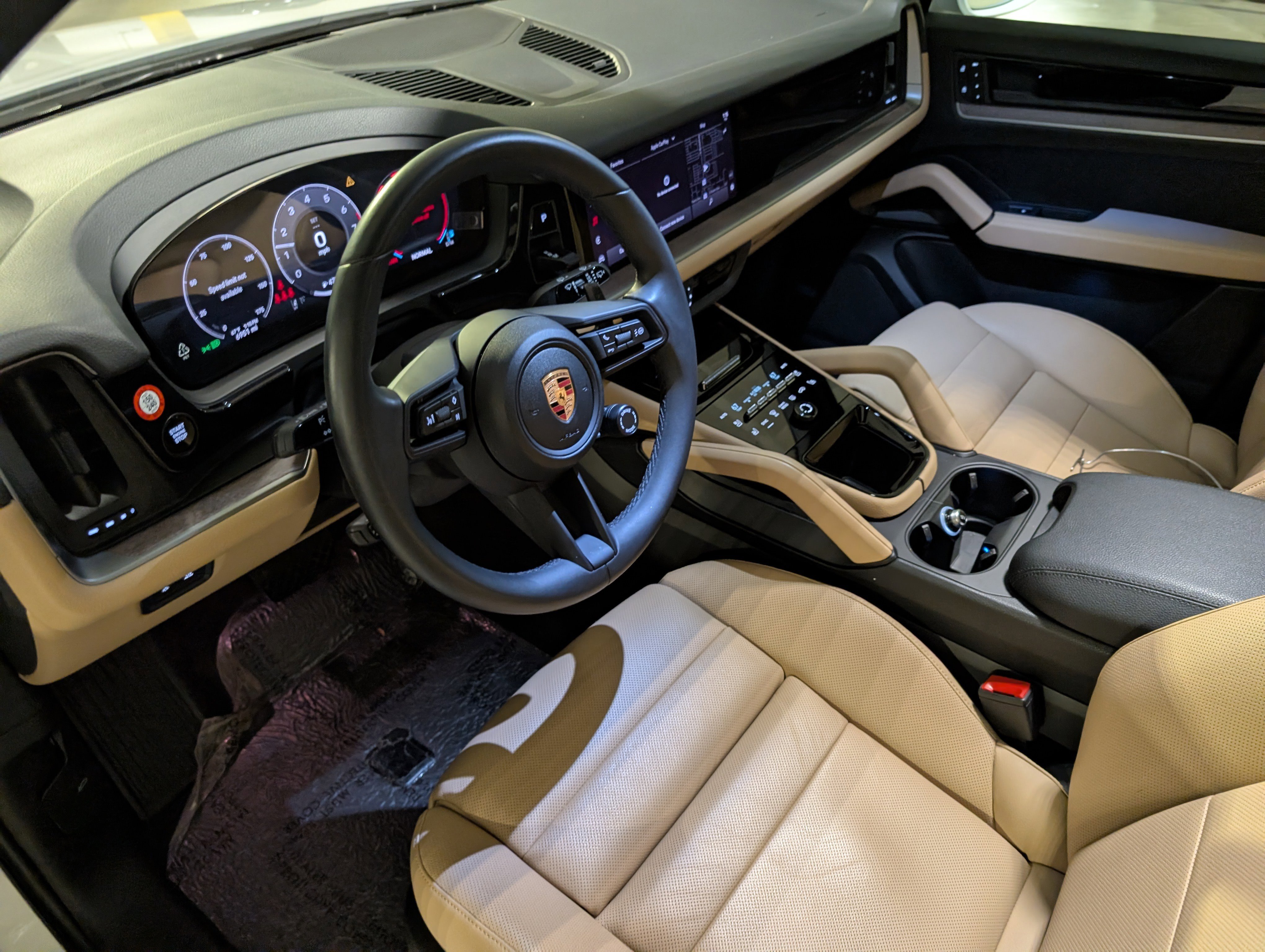 Used 2025 Porsche Cayenne image 4