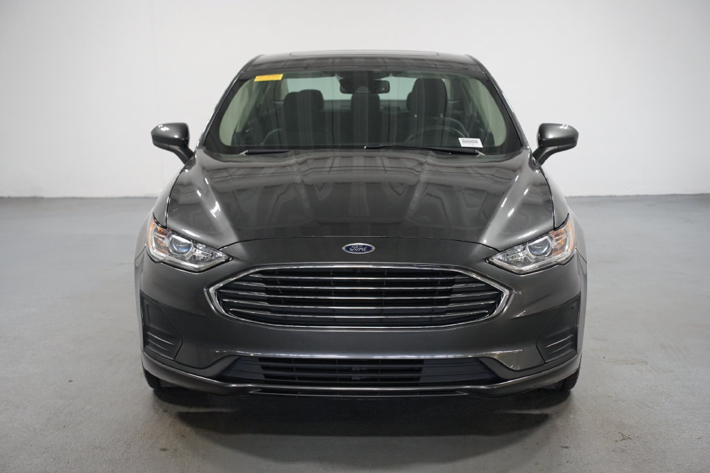 Used 2020 Ford Fusion SE FWD image 2