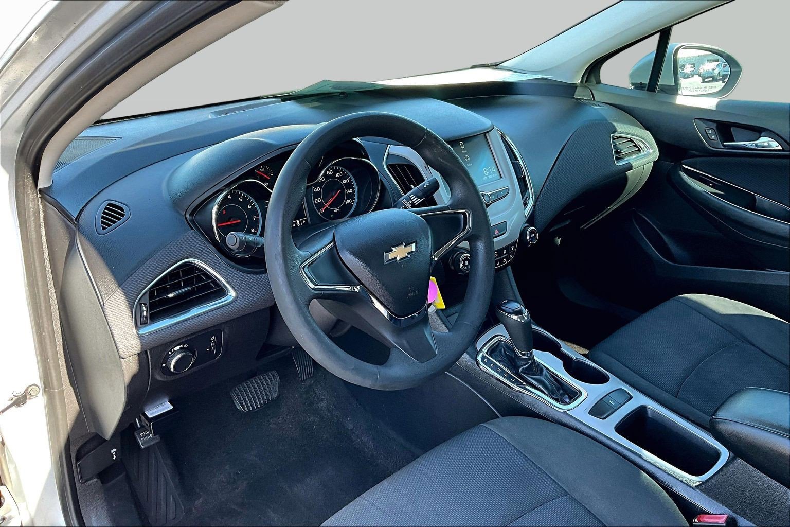 Used 2018 Chevrolet Cruze LS FWD image 12