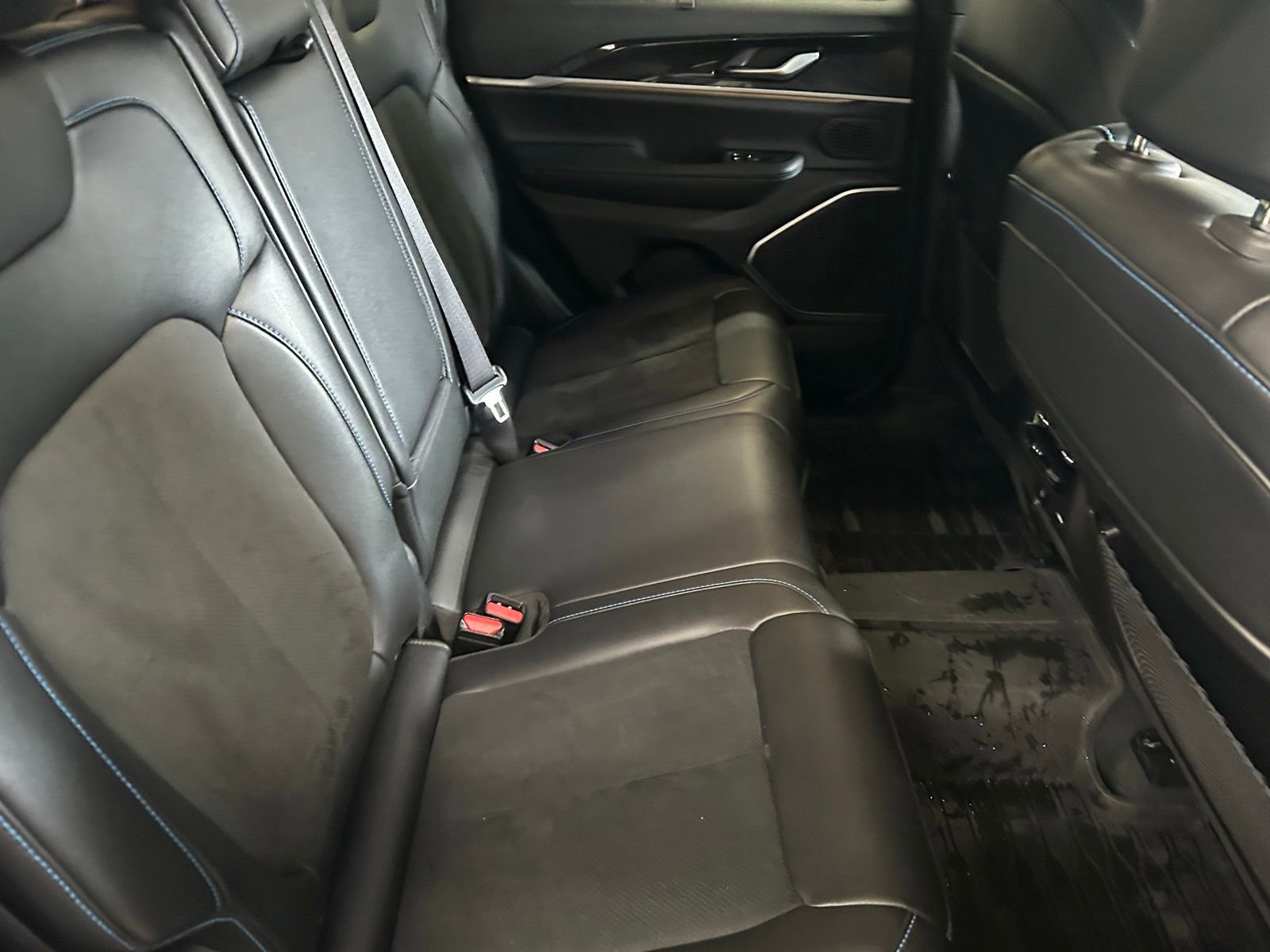Certified 2022 Jeep Grand Cherokee Trailhawk w/ Luxury Tech Group III image 31
