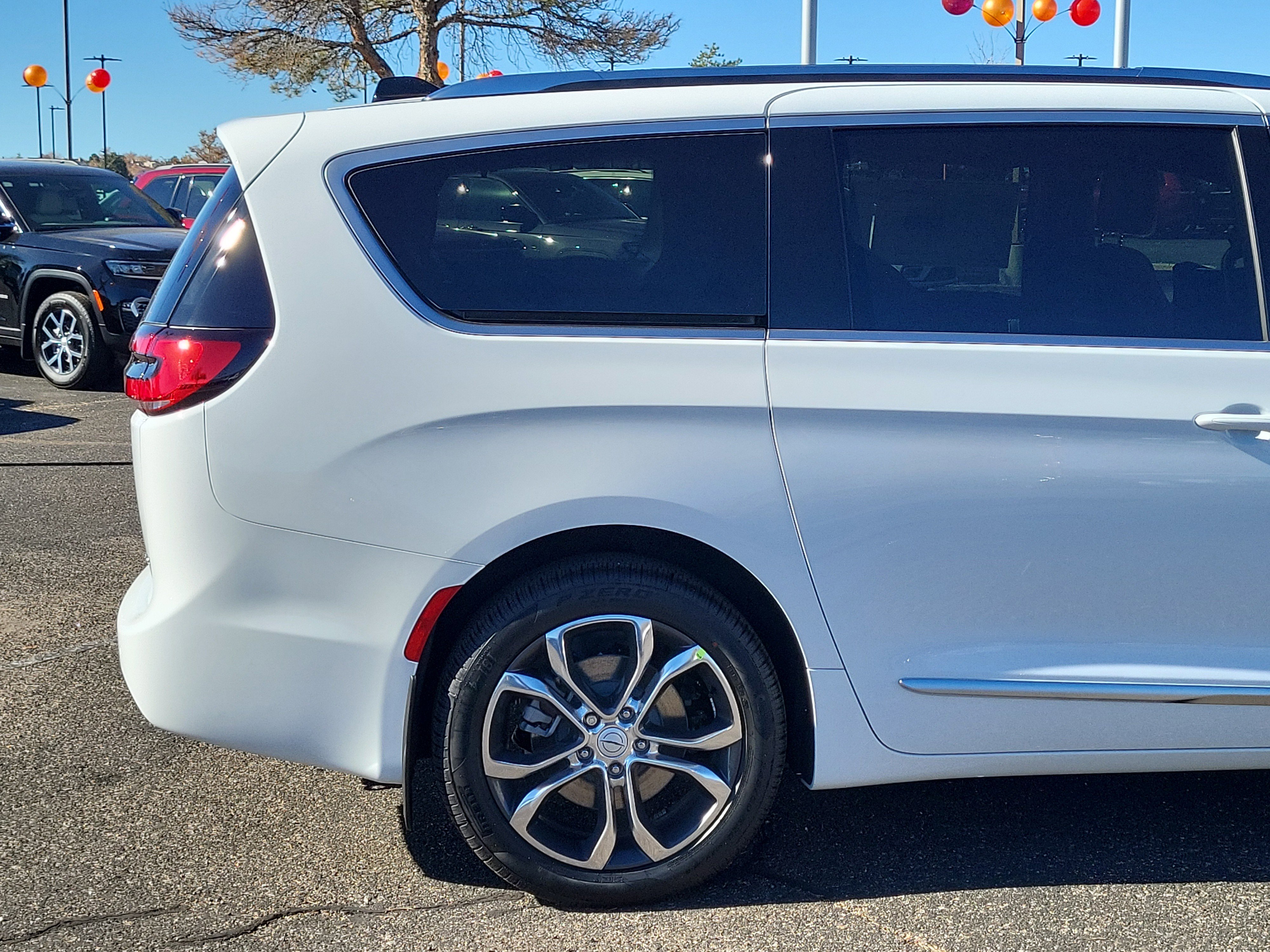 New 2026 Chrysler Pacifica Pinnacle image 6