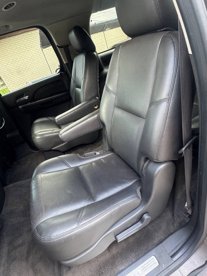 Used 2012 GMC Yukon XL Denali AWD/4WD image 12
