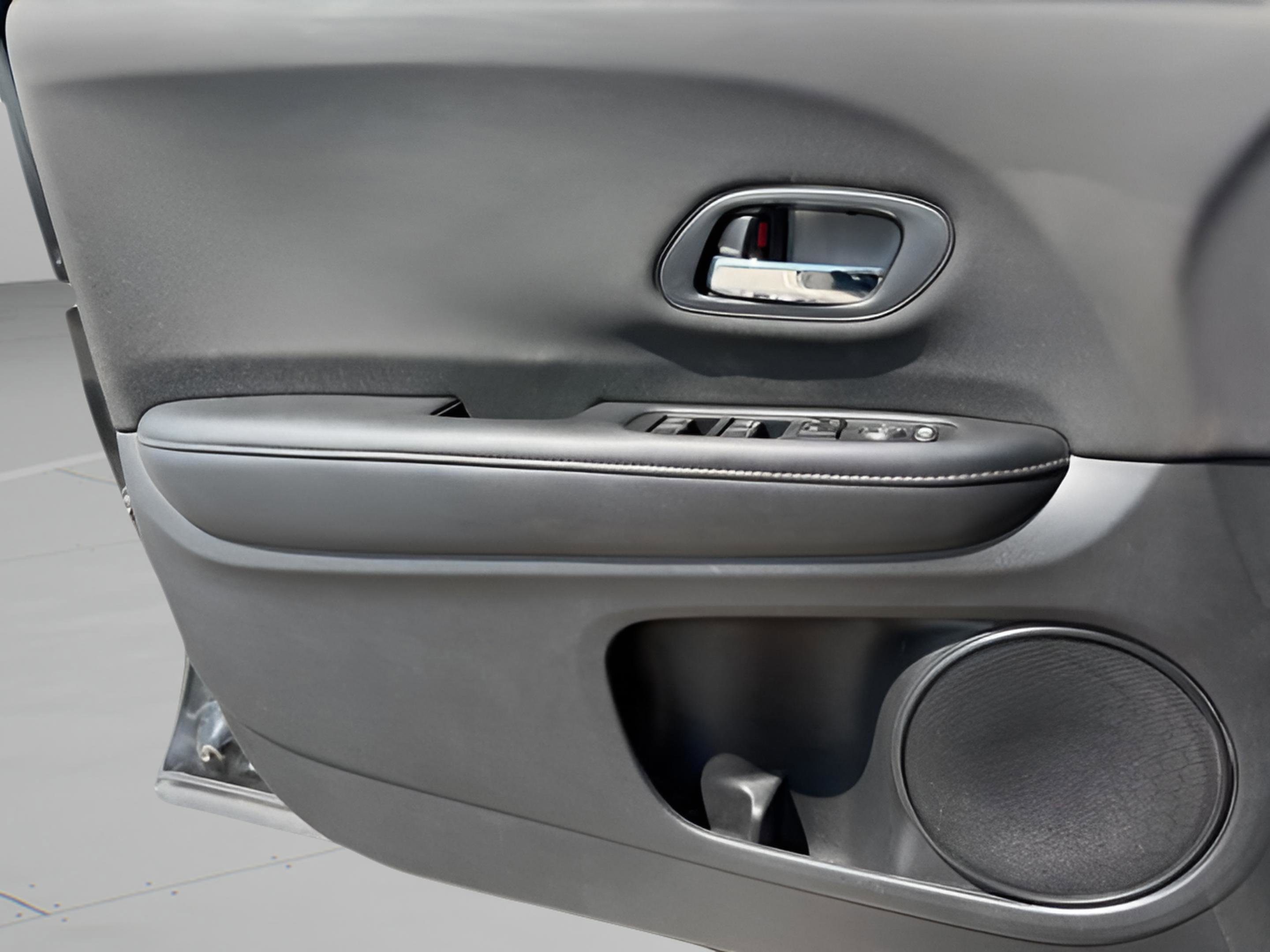 Used 2022 Honda HR-V LX image 17