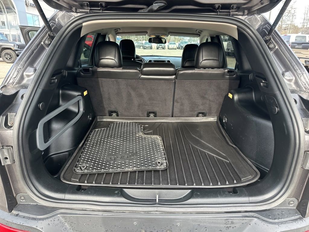 Used 2018 Jeep Cherokee Trailhawk w/ Cold Weather Group image 28