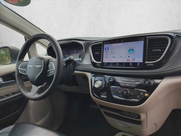 Used 2023 Chrysler Pacifica Touring-L FWD image 26