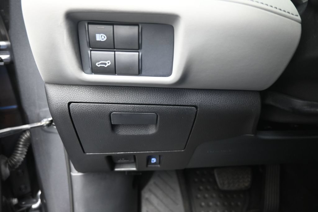 Used 2020 Toyota Highlander XLE FWD image 15