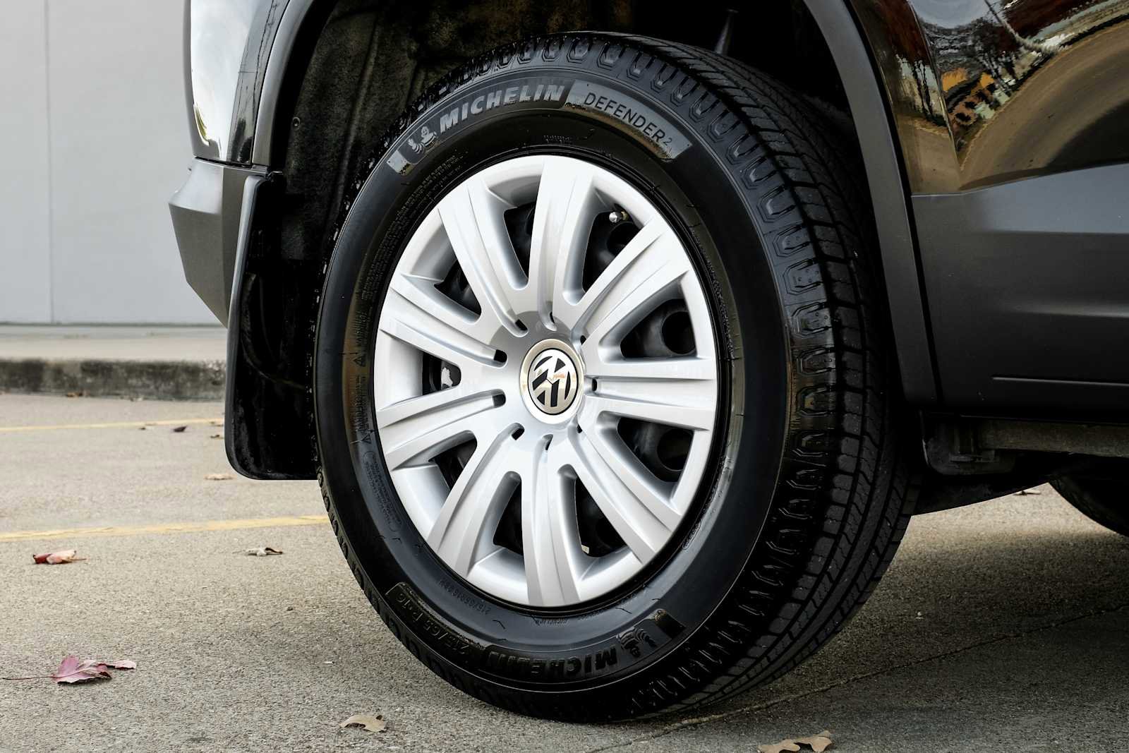 Used 2017 Volkswagen Tiguan S image 55