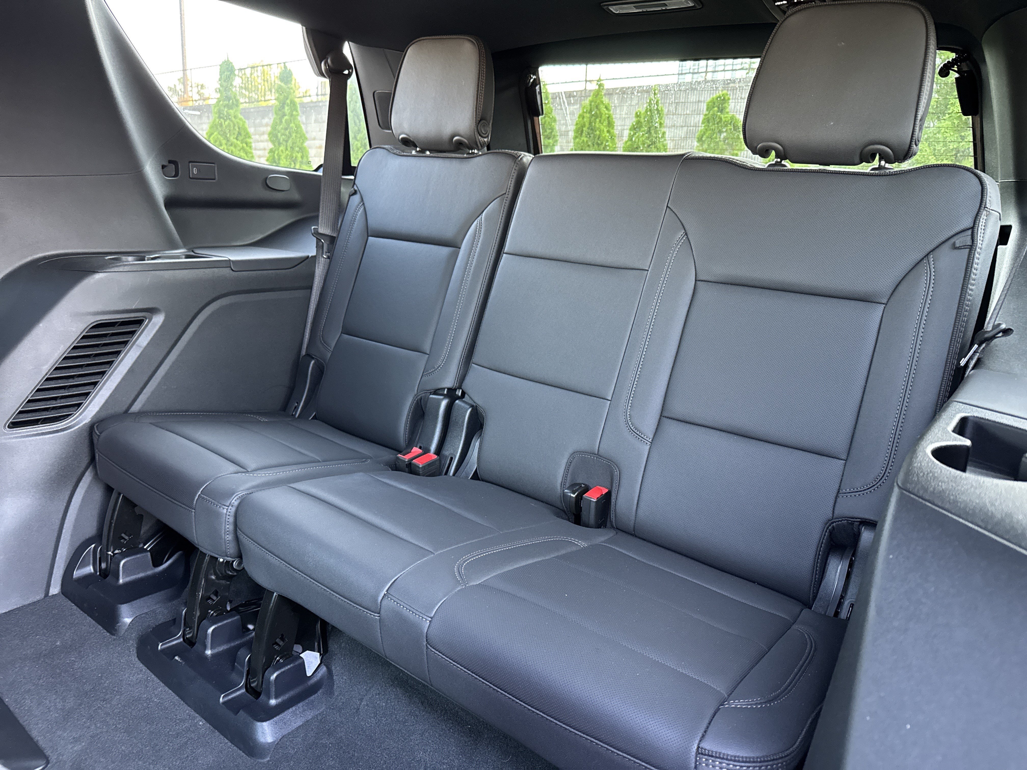 Used 2025 Chevrolet Tahoe High Country AWD/4WD image 32