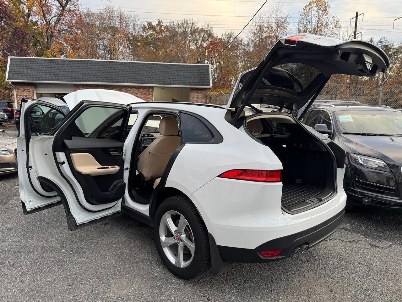 Used 2018 Jaguar F-PACE Premium image 7