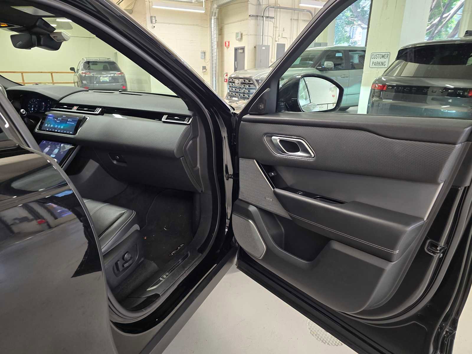 Used 2020 Land Rover Range Rover Velar R-Dynamic S image 13