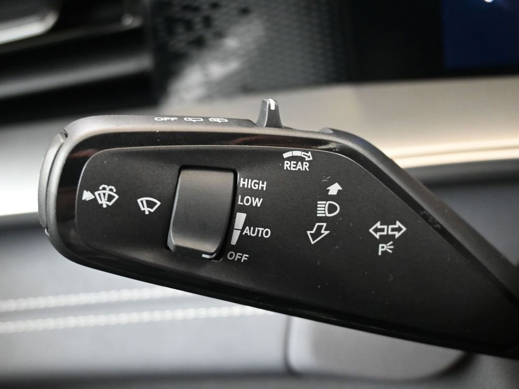 New 2026 Volkswagen Tiguan SE image 28