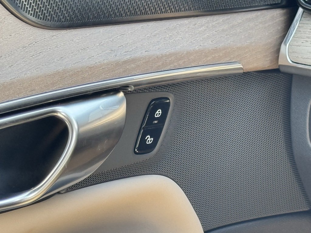 New 2026 Volvo XC90 T8 Plus image 16