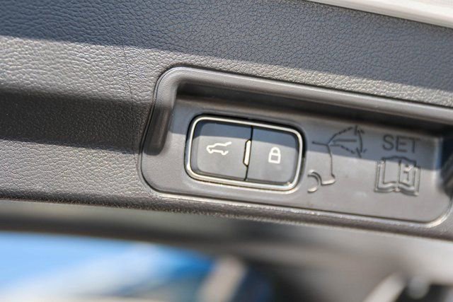 Used 2022 Ford Explorer XLT image 10