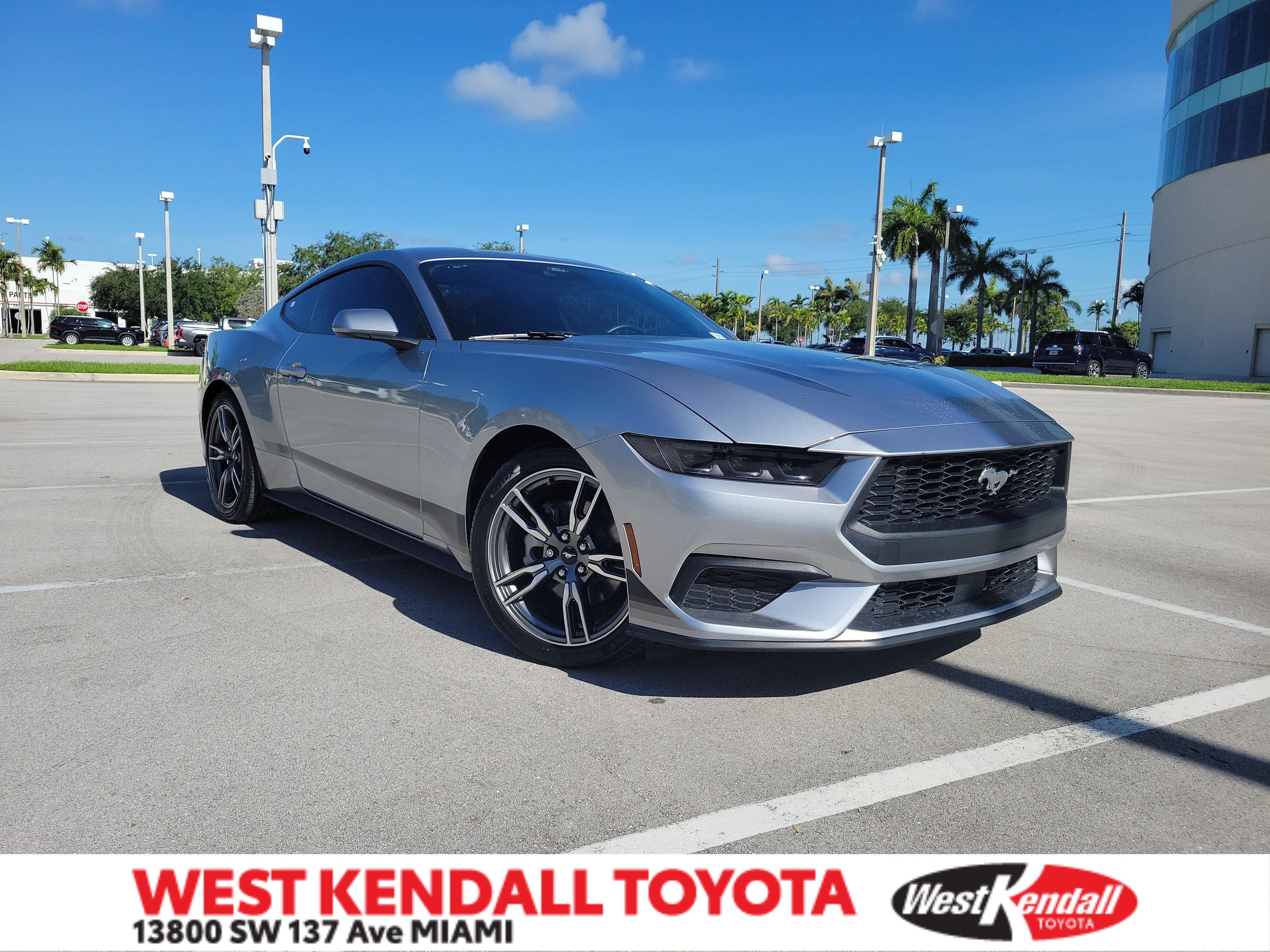 Used 2025 Ford Mustang Coupe RWD image 1