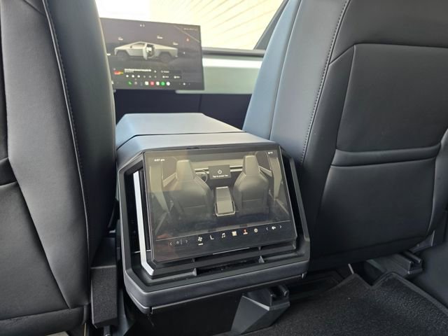 Used 2025 Tesla Cybertruck AWD Crew Cab image 31