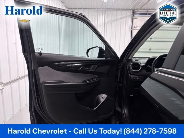 Used 2024 Chevrolet TrailBlazer LT w/ Convenience Package FWD image 14